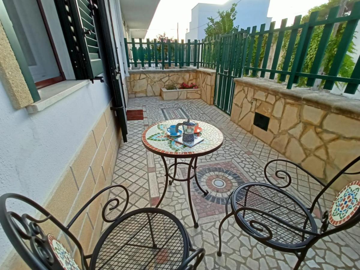 Villetta Poesia 50 M Dal Mare Con Giardino E Parcheggio Torre dell'Orso Exterior foto