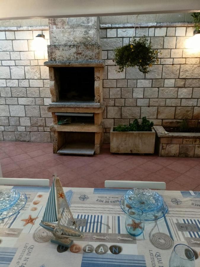Villetta Poesia 50 M Dal Mare Con Giardino E Parcheggio Torre dell'Orso Exterior foto