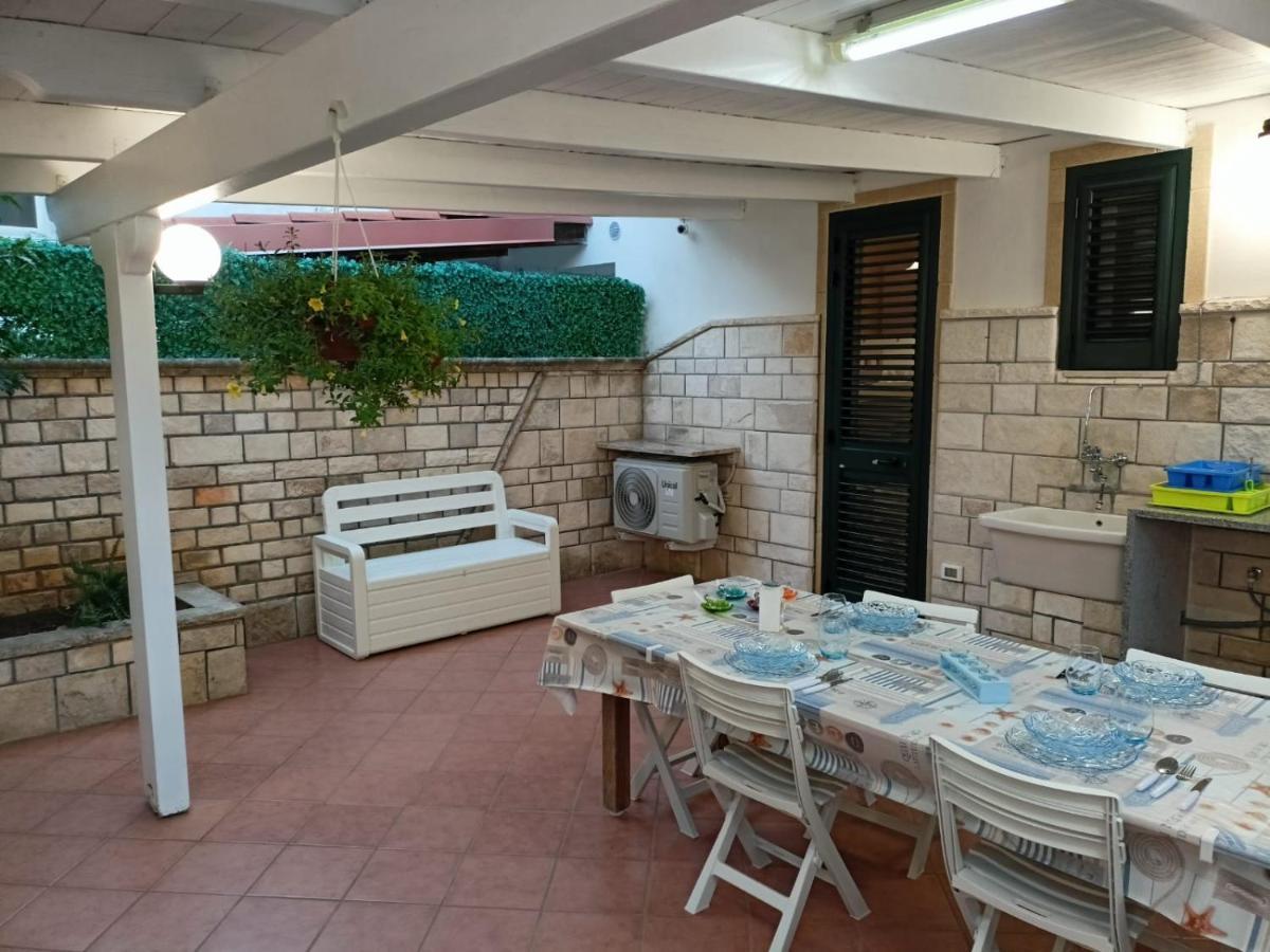 Villetta Poesia 50 M Dal Mare Con Giardino E Parcheggio Torre dell'Orso Exterior foto